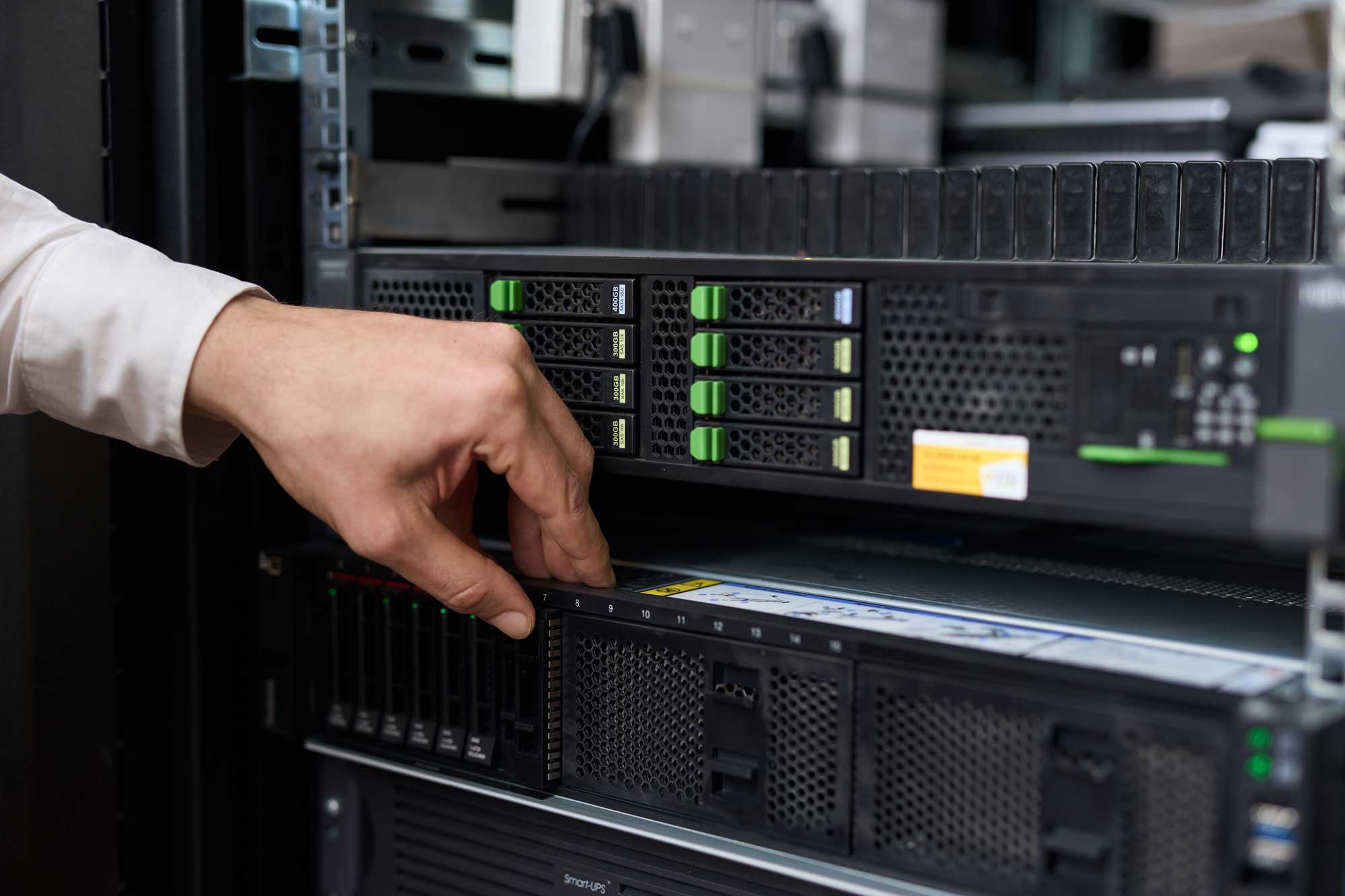Cloud-Lösungen für KMU – Microsoft 365, Azure, Hybrid-Cloud