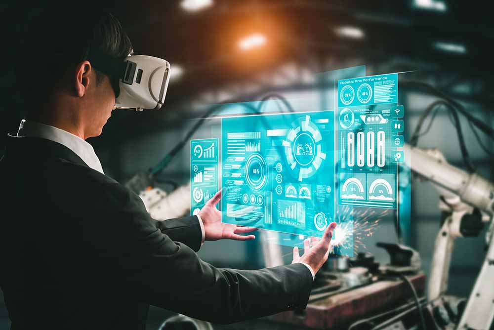 Manager mit VR-Brille steuert digitale Produktionsprozesse mithilfe von KI.