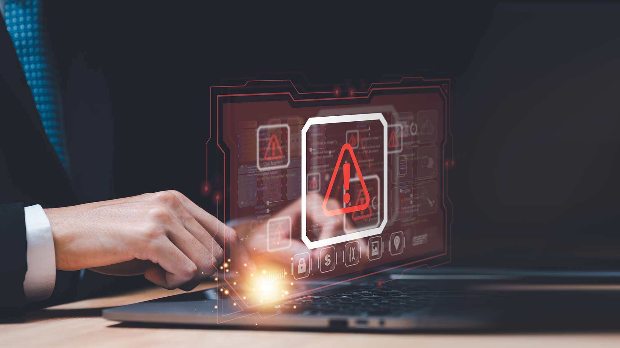 Warnhinweis auf Laptop symbolisiert Schutz vor Datenverlust und Cyberangriffen